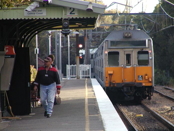 
Urban passenger set K60 has terminated at Berowra, and is now heading back
south crossing over to the Up Main line.
