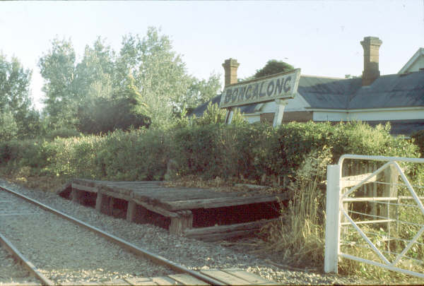 The short wooden Bongalong platform in 1980 with its leaning sign.