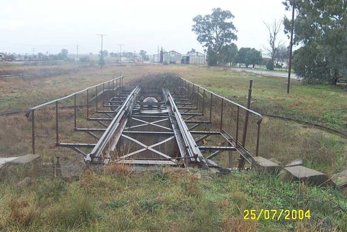 The turntable is still present and in good condition and in the same position as the 1922 diagram, although the track has been lifted leading up to it.