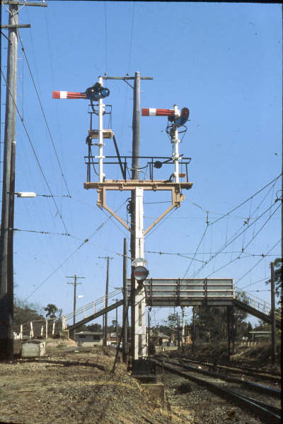The bracket signal at the approach to the original East Hills terminus. The upper quadrant signal was for No.2 platform road (lever 3) and the lower quadrant (lever 4) for No.1 platform road.