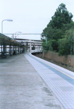 The view  looking south from halfway along platform 3.
