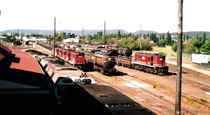 
Another view of Goulburn yard, with a 422 and 48 class locomotives.

