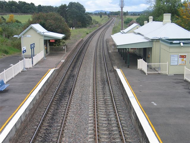 
The view looking west which clearly shows the old low-level platforms and
the newer ones.  The one-time line serving the Whitburn and Leconfield
Collieries branched off in the distance to the right.
