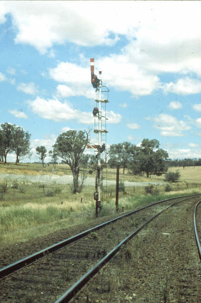 An unusual signal arrangement of a lower quadrant on an upper quadrant post. The home signal for the main and the lower quadrant for the sidings.