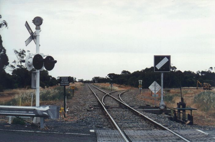 
The Burcher branch junction, with the line to Burcher veering off to the
right.
