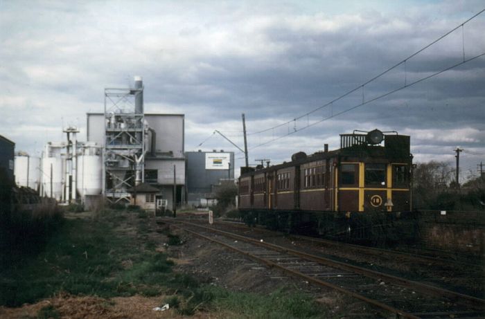 
RM's 18 and 12 wait at the stark Sandown platform in 1983.
