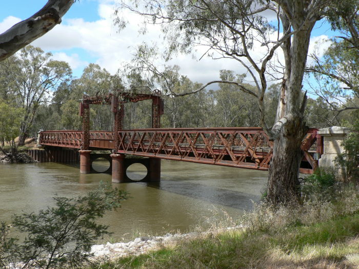 The view of the bridge from the NSW side of the Murray River.