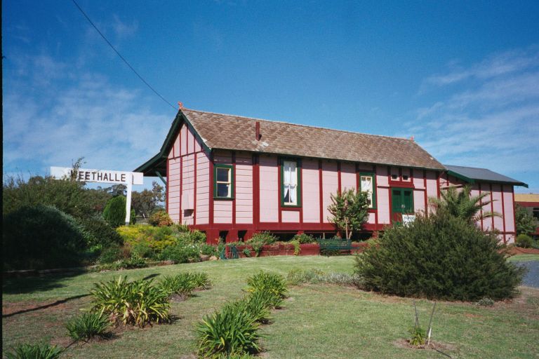 
Weethalle station has been restored and is now being used as a coffee
and craft shop.
