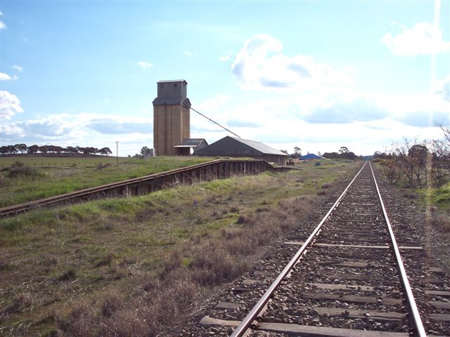 
The silo and good loading bank, looking towards Rankin Springs.
