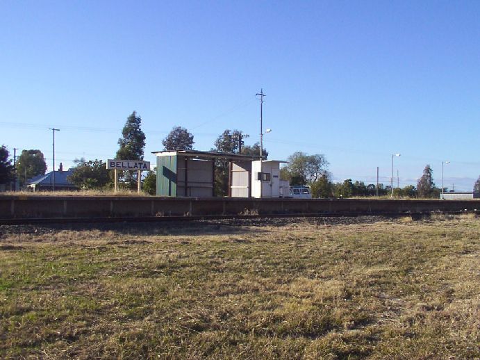 
The station at Bellata boasts only a simple shelter and adjacent staff
hut.
