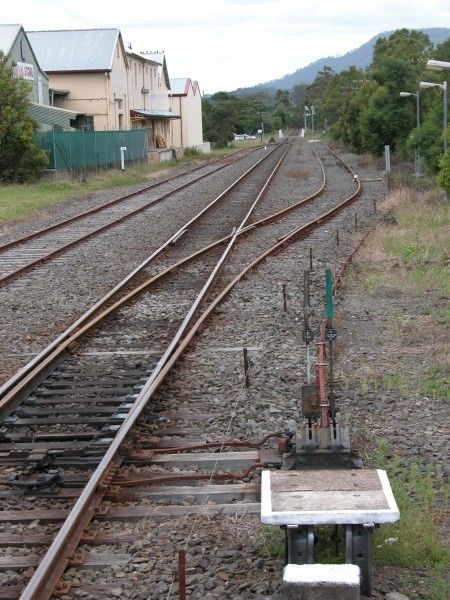 
The view from the end of the platform looking towards Nowra showing the up
siding and up siding frame. The main line is immediately to the left of the
siding and the loop line (still in use) to the left of the picture.
