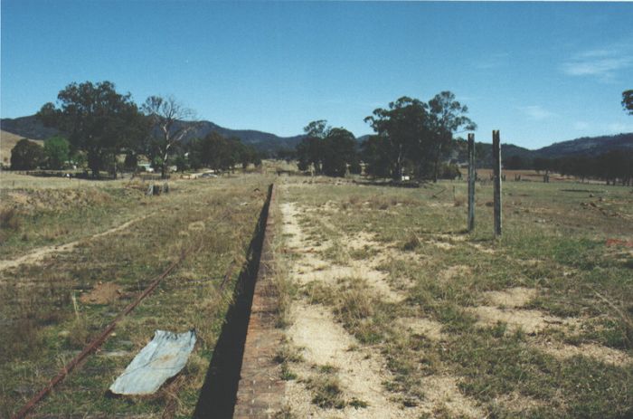 
The view of the down side platform, looking back in the direction of
Glen Innes.
