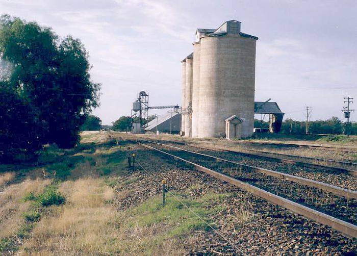 
A closer view of the silo, looking north towards Parkes.
