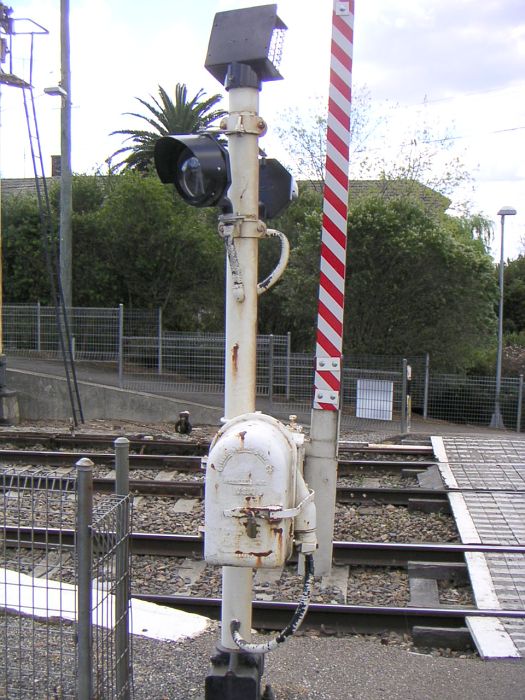 
The pedestrian crossing barrier and signal at the Sydney end of the
station.
