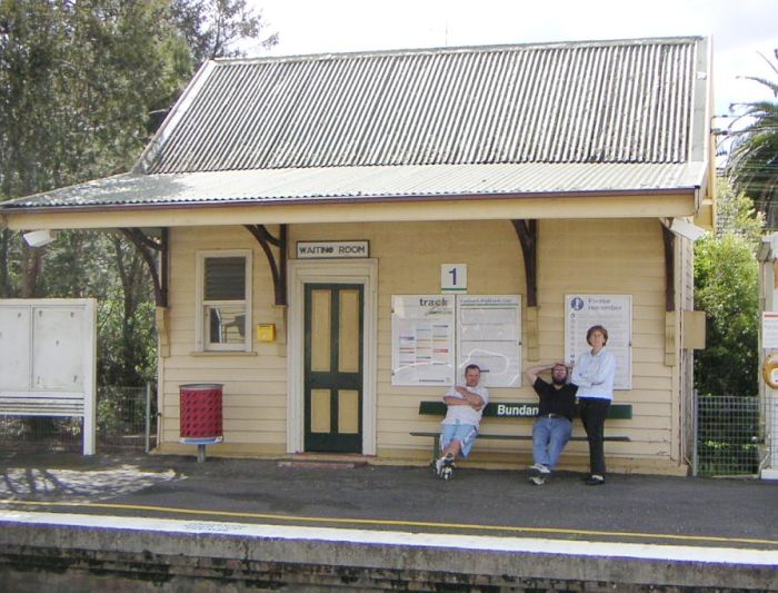 
The short shelter building on platform 1.
