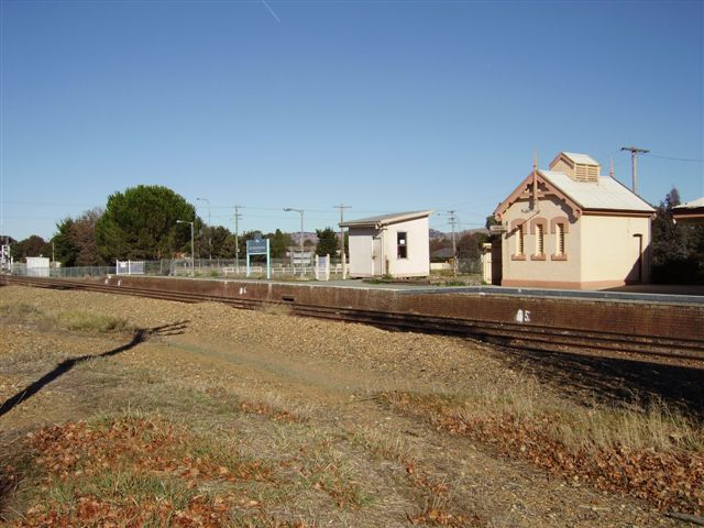 The buildings at the southern end of the platform.