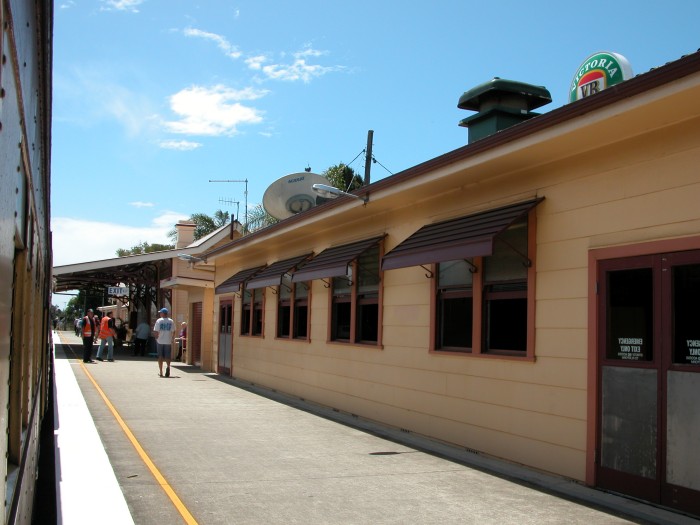 
Byron Bay platform and station buildings. The building in the
foreground is now a pub. Signs on the platform prohibit the consumption of
alcohol on the platform itself.
