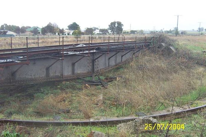 A side-on view of the turntable and pit.