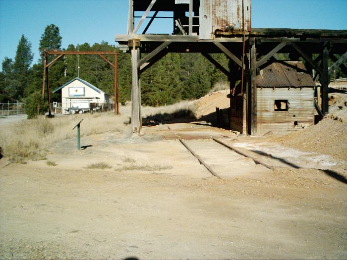 
The view looking towards the terminus showing the goods shed (now used by the
State Emergency Service), gantry crane and ore loader.
