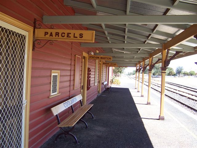 
The view looking west along the platform towards Narrandera, showing the
signs for the Parcels, Station Master's and Booking Offices.
