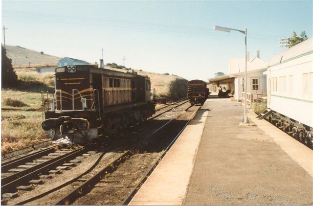 
Looking south along the platform with a 48-class loco on the left, and the
Dental Clinic car on the right.
