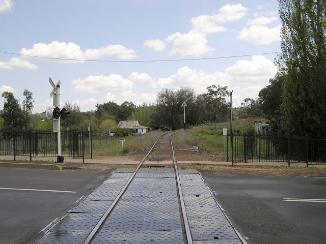 The view looking west at the Newell Highway level crossing.