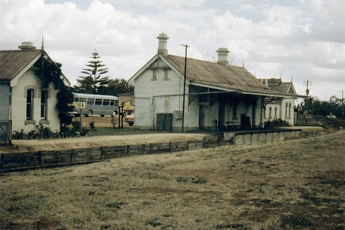 
Eight years before the last train, Corowa station is in poor condition.
