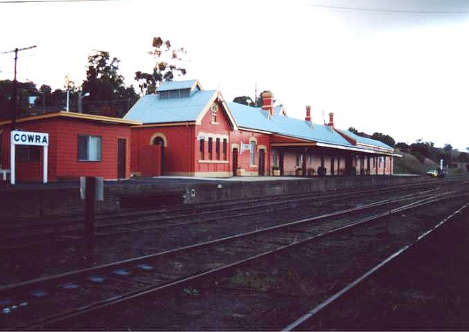 
Looking along the station in the up direction.
