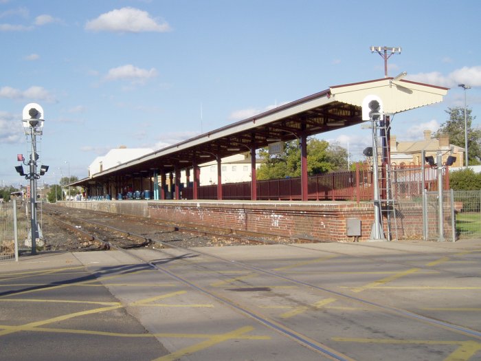 The view looking east along the platform from the Darling Street level crossing.