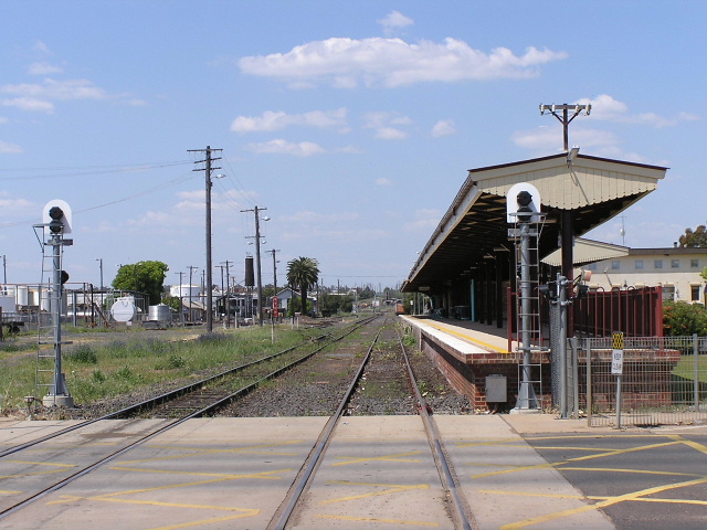 Looking east at station, from Darling St level crossing.