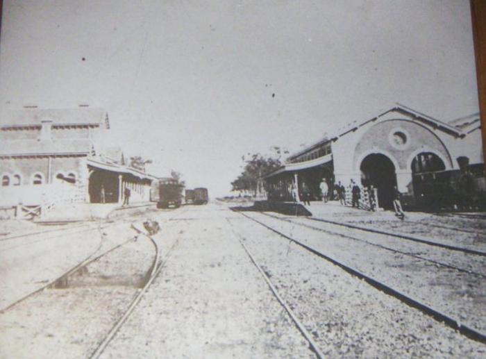 
An historic photo, looking south between the station and the goods
shed.
