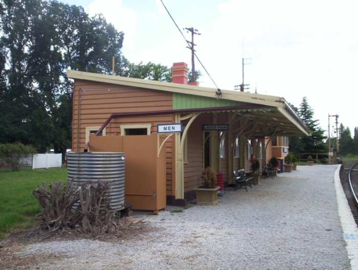 A close-up view of the station building on the Up platform, as viewed looking towards Moss Vale.