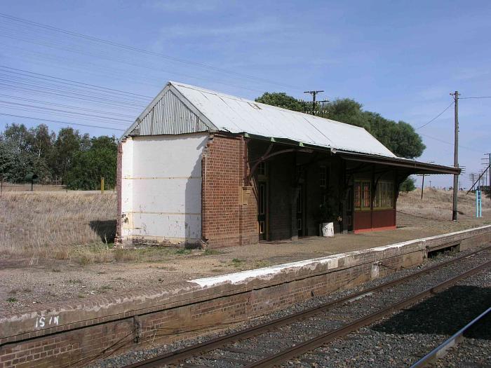 
By 2005, the building on the down platform has been truncated to about half
its former size.
