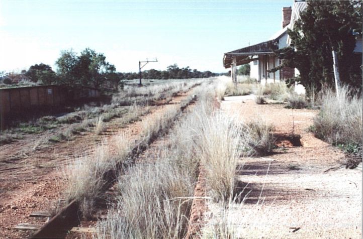 
The view along the platform looking in the direction of Sydney, over 600km
away.  The loading bank is still present.
