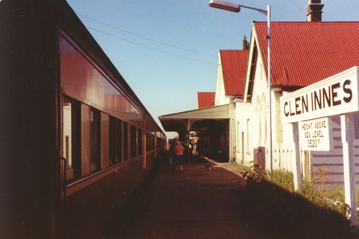 
Back when the line still saw traffic, the North Mail has stopped at Glen Innes
to pick up and drop off passengers.
