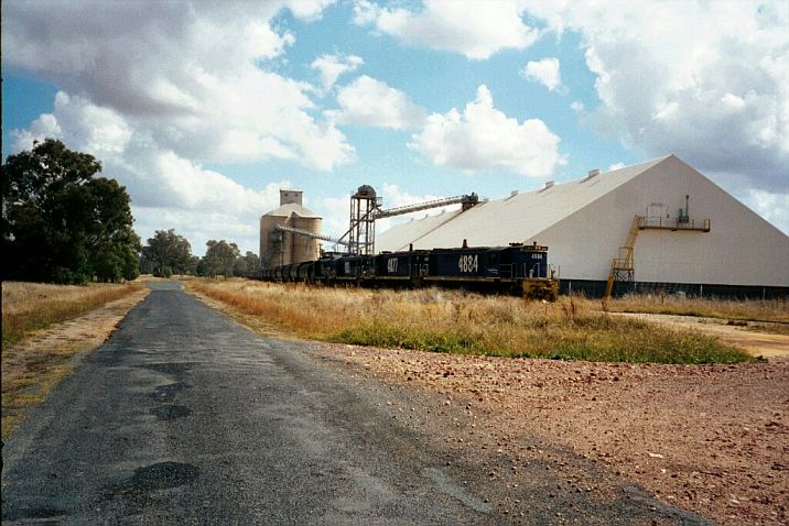 
Quad 48s sit at the head of a wheat train during loading operations.
