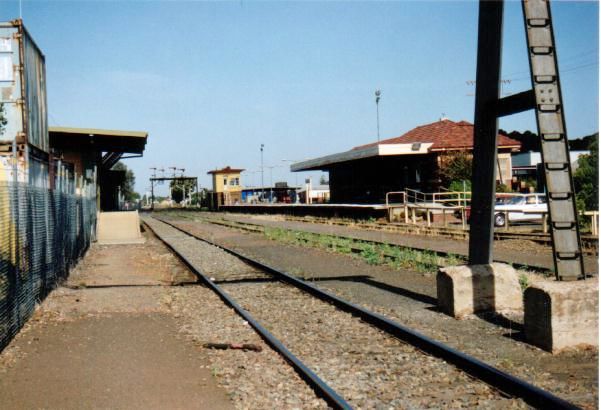 
The view looking back up the line towards Temora, with the goods shed on the
left and the main platform on the right.
