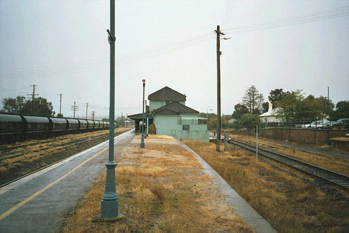 
A view along the damp platform, looking in the direction of Sydney.  The
platform on the right served the one-time South Dock siding.
