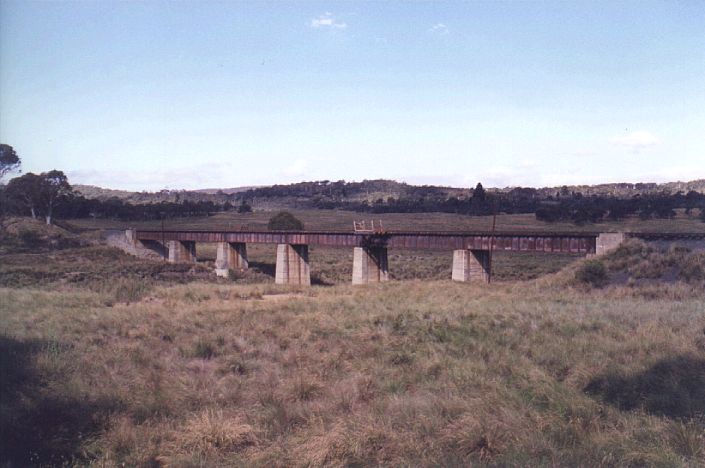 
The impressive bridge over the Molonglo River, between Hoskinstown
and Captains Flat.
