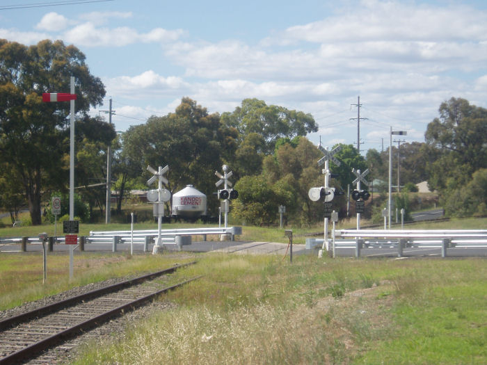 Type F Level Crossing on Angus Avenue at Kandos. These were installed for the reopening of the Gwabegar Line to                                                                 Gulgong in September 2000. Looking towards Mudgee.