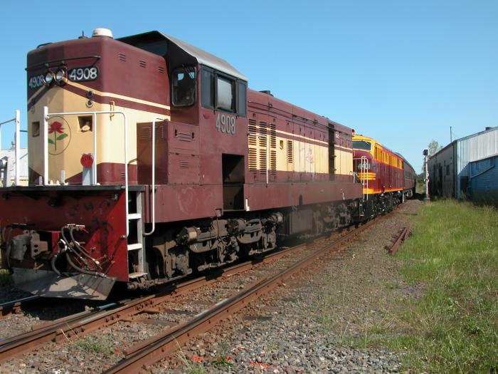 Preserved locomotives 4908 and 4401 enter the loop at Kempsey. 