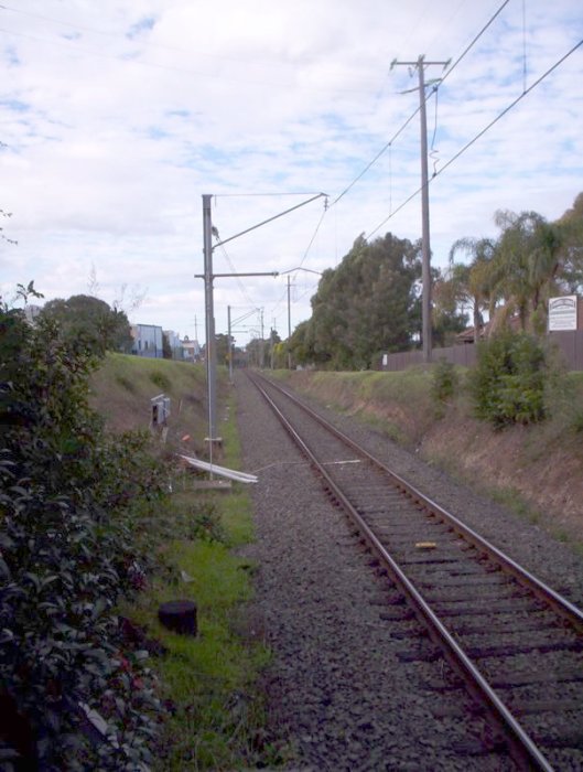 The single track line towards Cronulla.