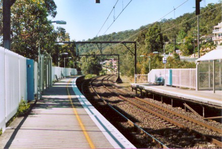 
The view looking along the southbound (Sydney) platform towards Woy Woy.
