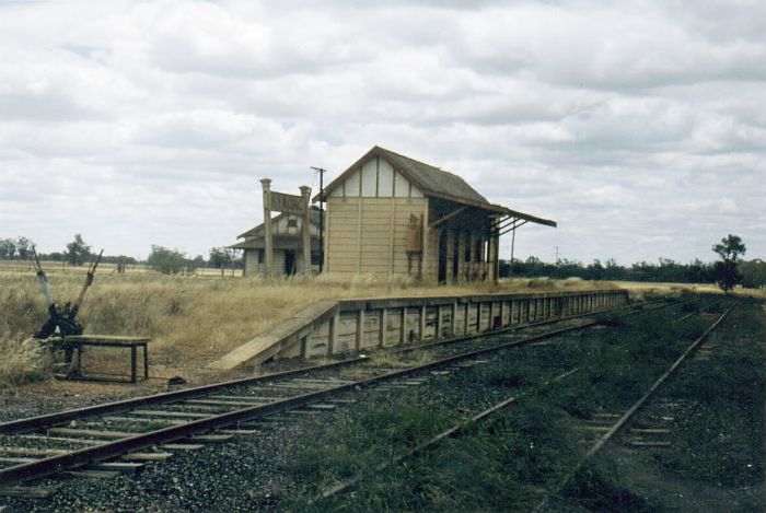 
The terminus of the branch shows the extended waiting room for no more
passengers, and an unused frame A.  The building behind is presumably the
station master's residence.
