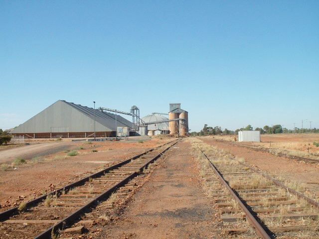
The view looking away from the end of the line across the yard remains
to the grain silos.
