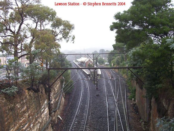 
The view from the eastern end of the station.  From left to right, the tracks
are the Down Main, Up Main and Up Refuge Loop.
