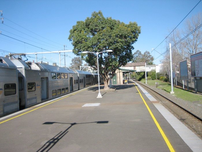 A suburban K set stands on Platform 2 (the terminating road) waiting for the return trip back to the city. Platform 3 (to Hornsby) is on the right in this view looking towards the south.