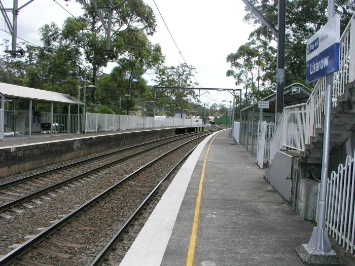 The view looking along the Down platform in the direction of Sydney