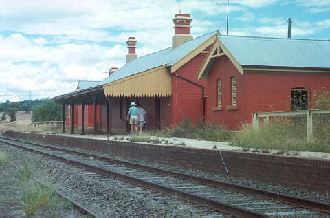 
By 2001, the weeds have been cleared and the line has been re-opened.  The
station buildings have been repainted for the line opening.
