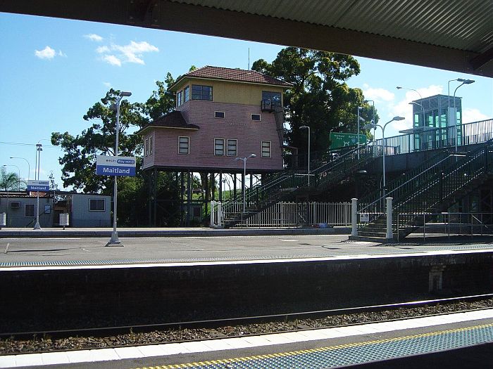 
The very-unusual elevated signal box at Maitland.
